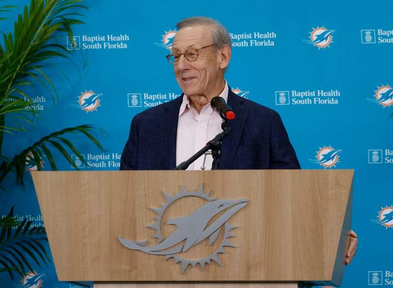 Dolphins face early De’Von Achane health concerns following new contract