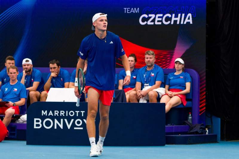 Another twist: Injury forces Jakub Mensik to withdraw from ATP event