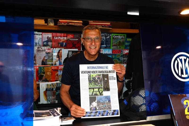 Beppe Bergomi hosted at the Internazionale 21 Newsstand