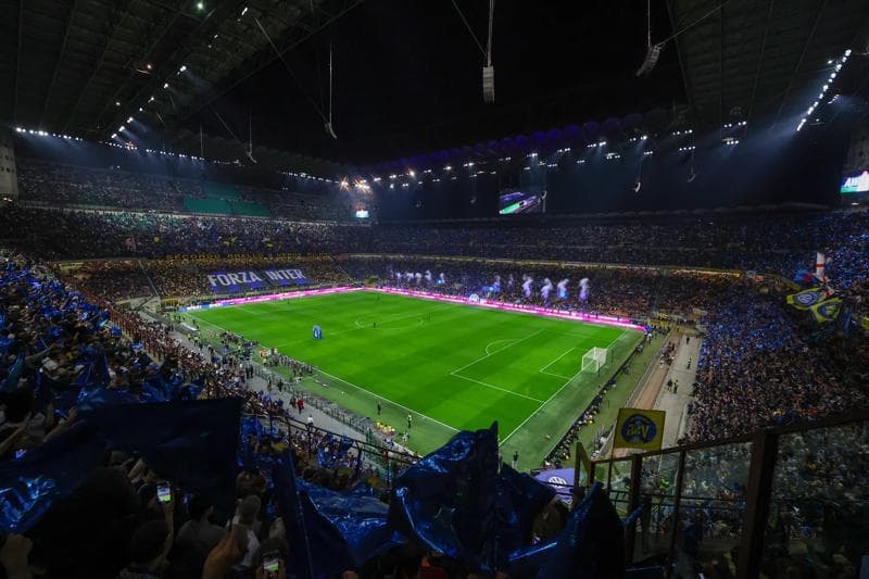 San Siro's spectacle before Inter vs Roma