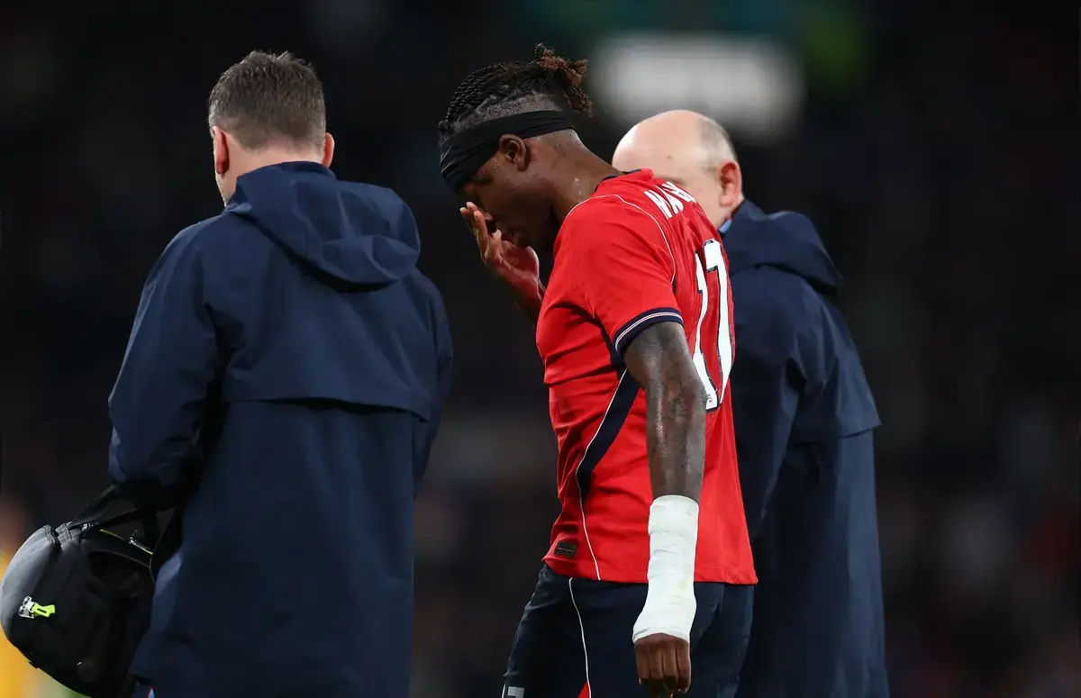 Arsenal star leaves Wembley in a knee brace in blow to Gunners