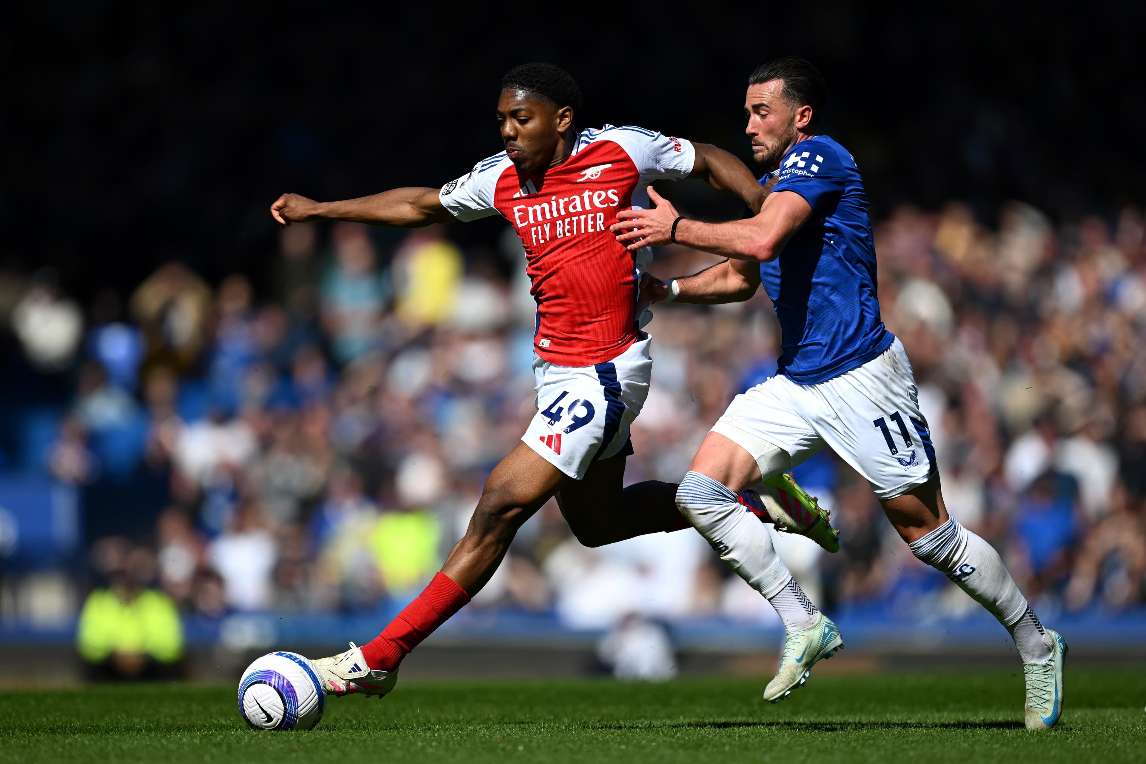 Manchester United is considering a move for Arsenal star