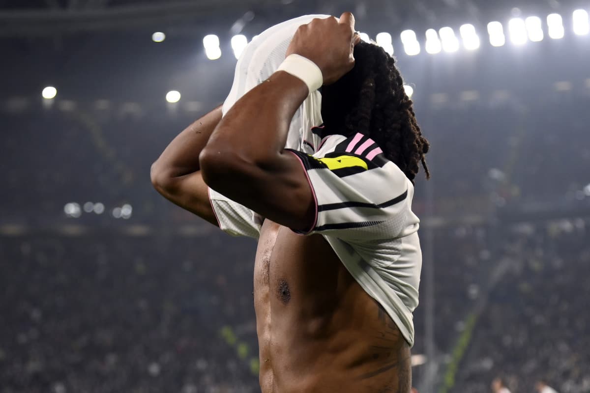 New Headline: "Lewis Hamilton Seizes Race Lead, Chasing New Title in 2023 F1 Grand Prix