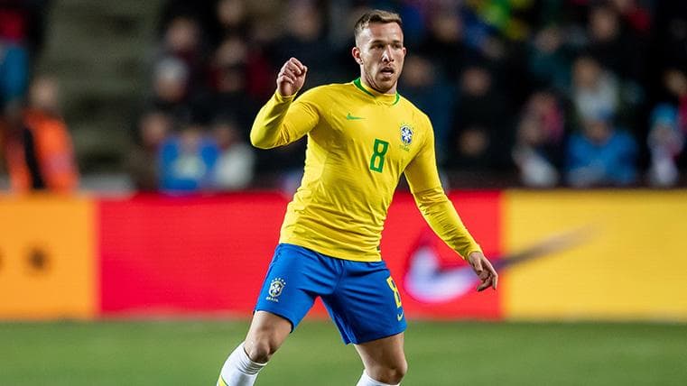 Arthur Sets Records in Youth League, Stays in Brazil!