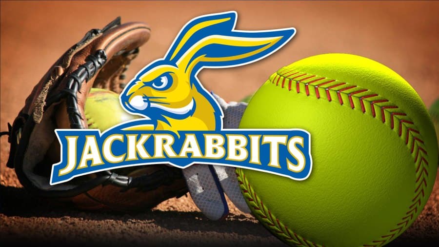 SDSU softball falls in series opener to Mavs