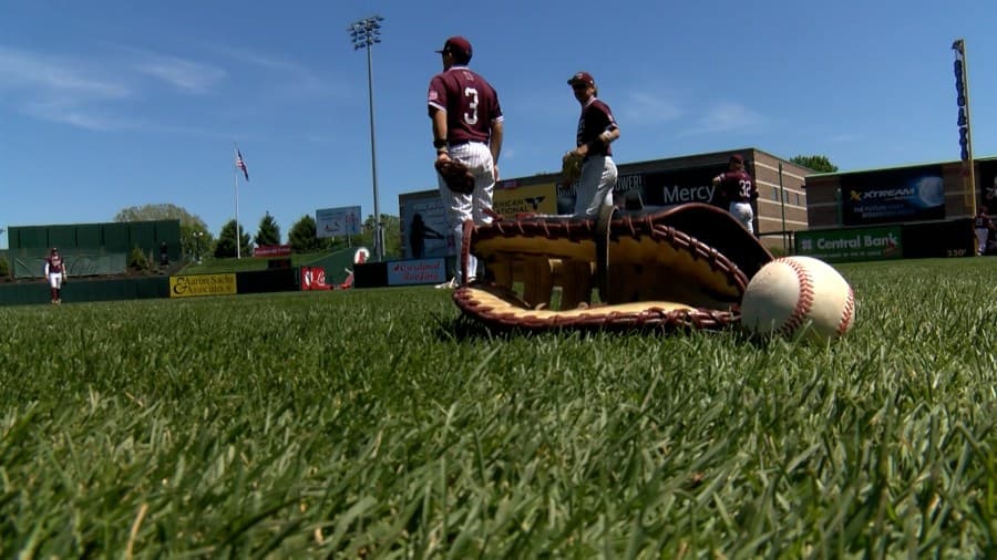 Bears record home winning streak snapped by Hilltoppers