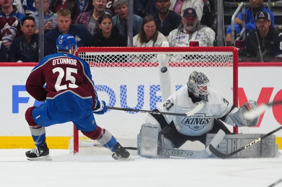 Avs take series opener against L.A. Kings