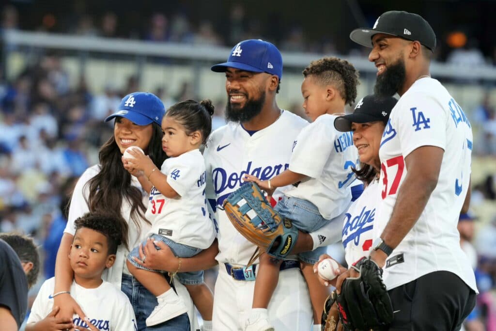 Dodgers, Teoscar Hernandez Host Autism-Friendly Baseball Clinic