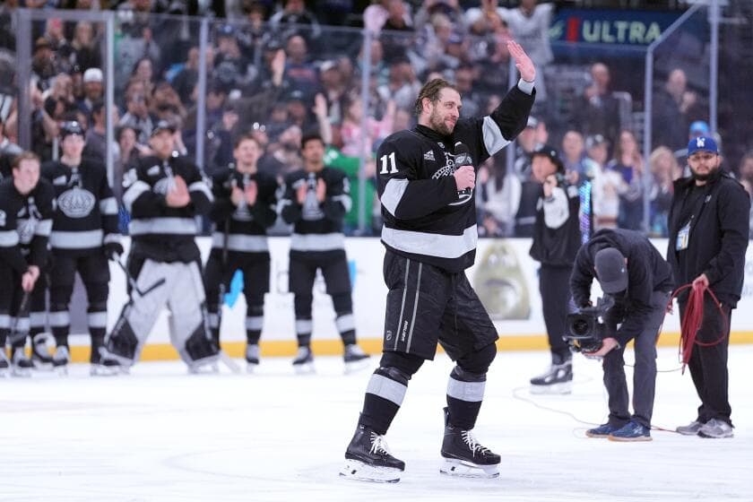 Anze Kopitar honored after Kings beat nemesis Oilers during regular-season home finale