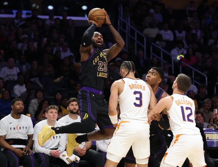 LeBron James and resilient Lakers defeat Suns, stay in hunt for No. 3 playoff seed
