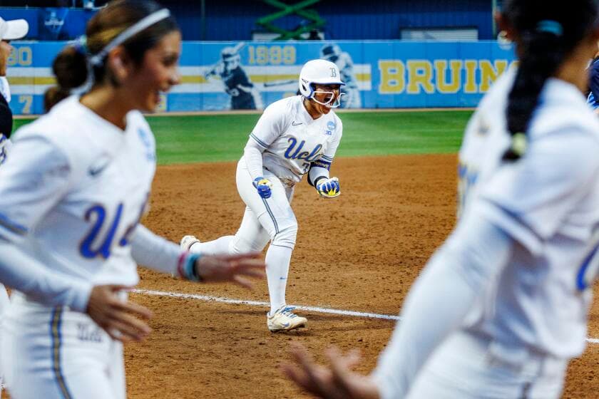 UCLA softball bats catch fire, Bruins roll to super regional win over UCF