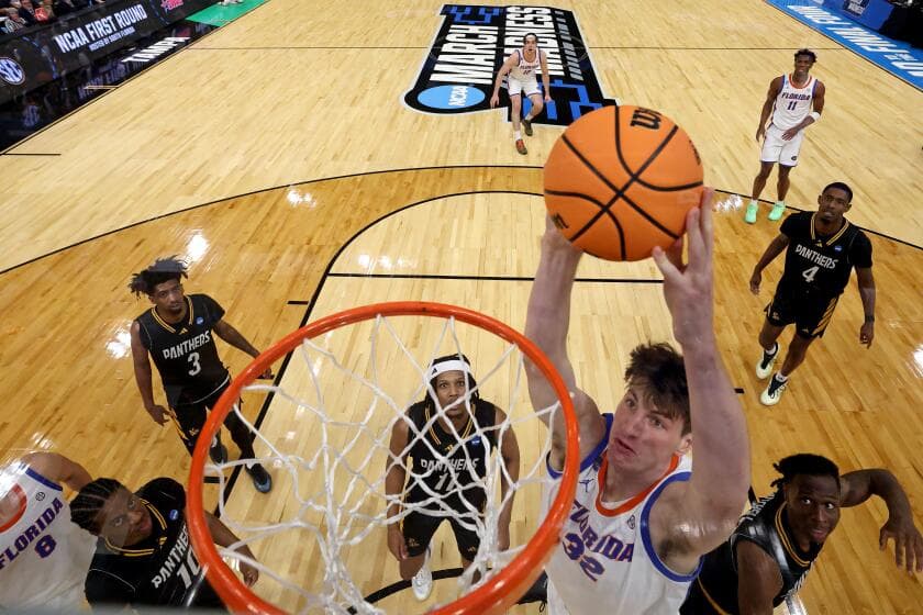 Tallest college basketball player in history transferring to UC Irvine from Florida