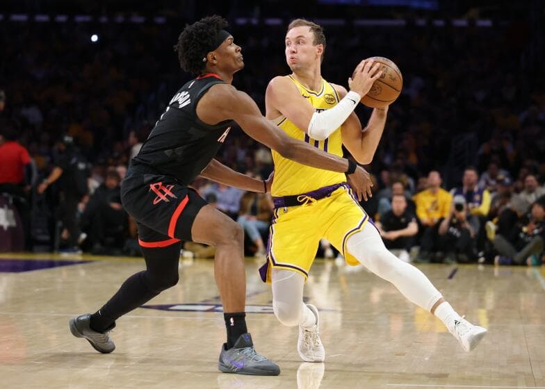 Luke Kennard provides a jolt of Luka magic, helping the Lakers beat the Rockets