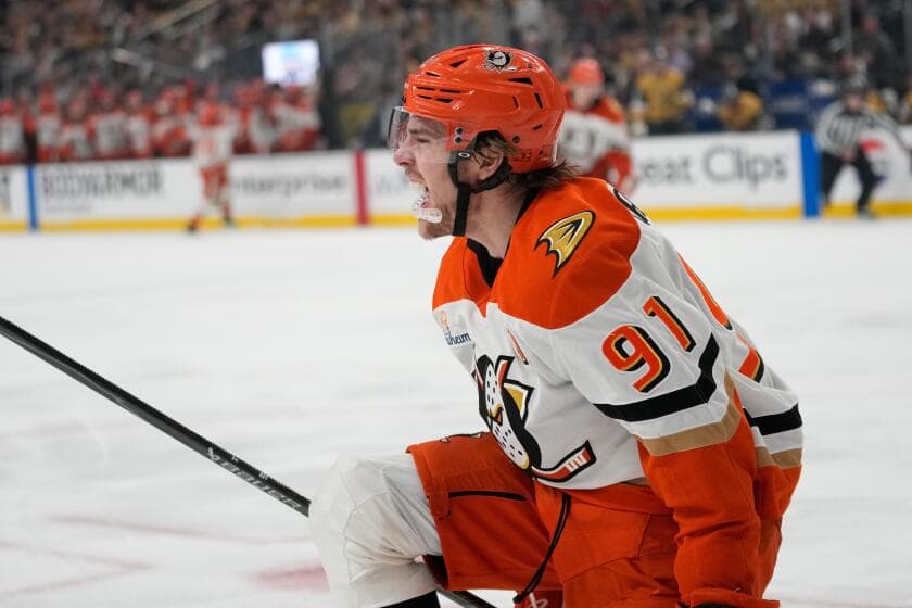 Beckett Sennecke, Leo Carlsson power Ducks to Game 2 win over Vegas