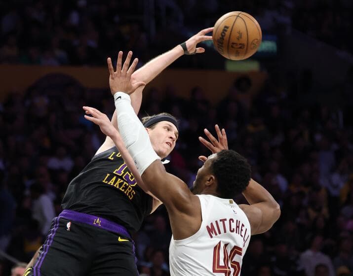 Lakers' Austin Reaves out for rest of regular season with oblique strain