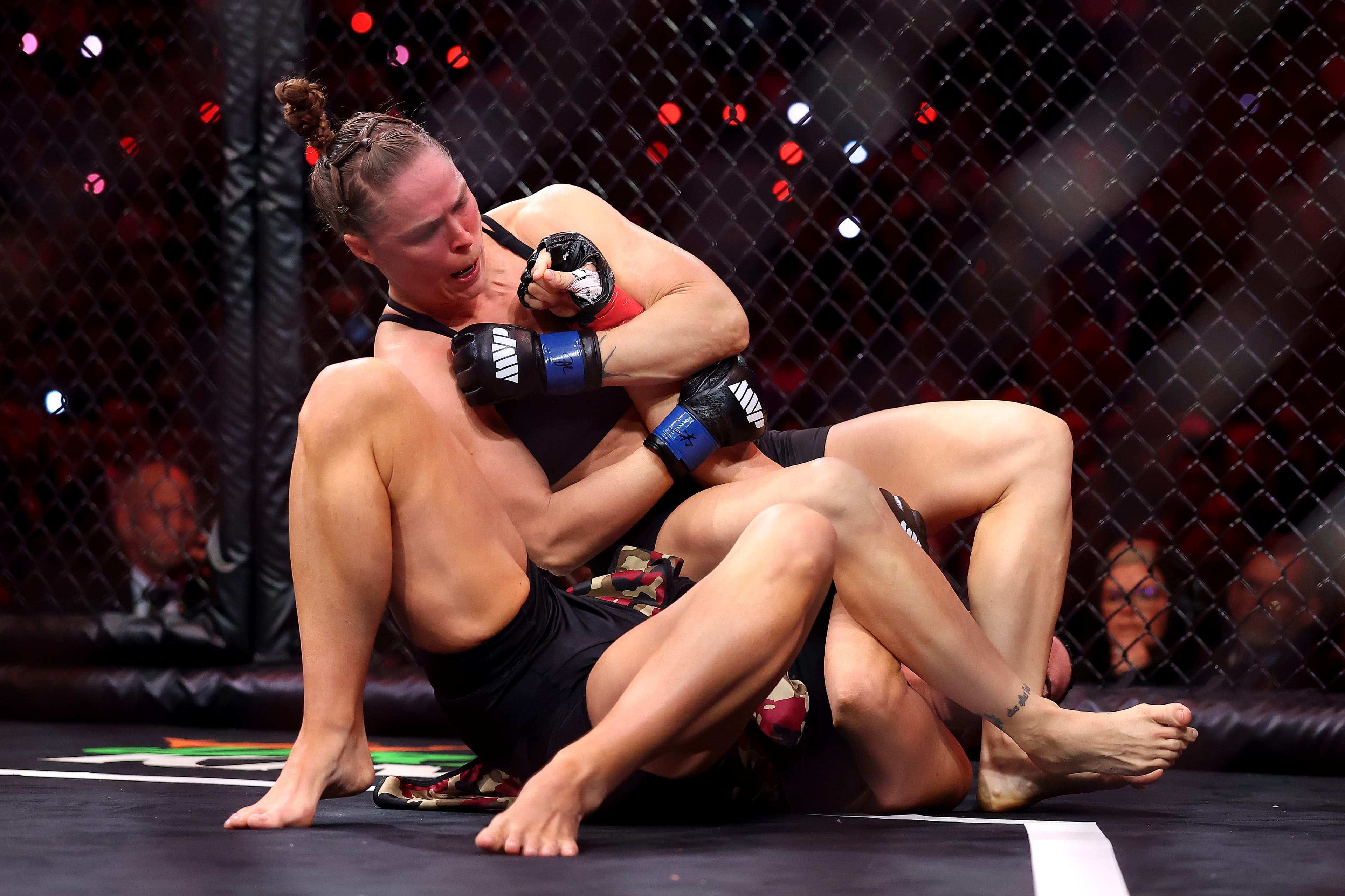 Ronda Rousey's lightning fast win earns millions