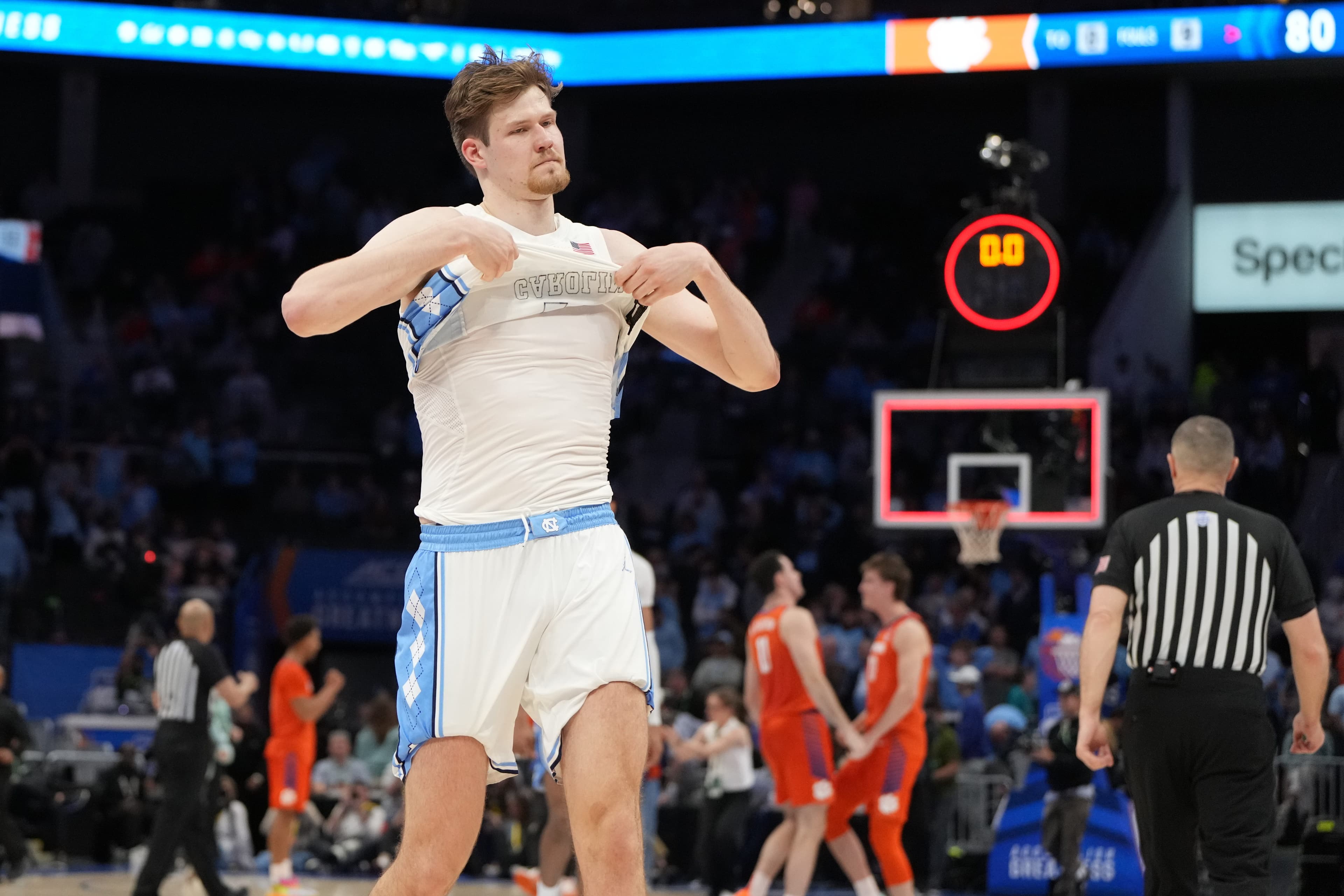 Elite NBA Stars Put on Showdust Show in March Madness Hoopfest!