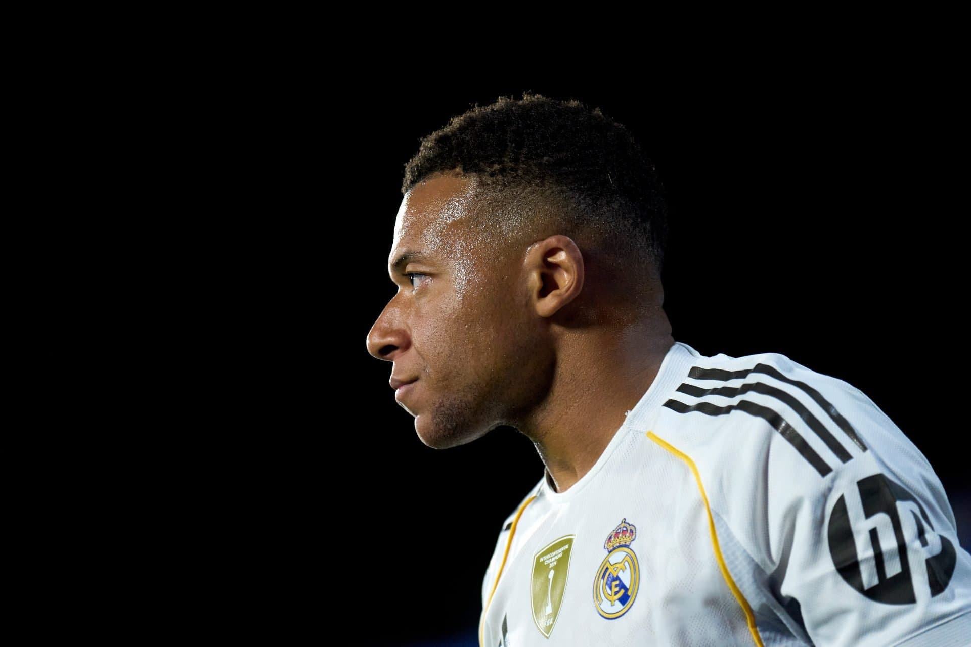 New Headline: Lionel Messi Teaches Ultimate Soccer Skills for Fans