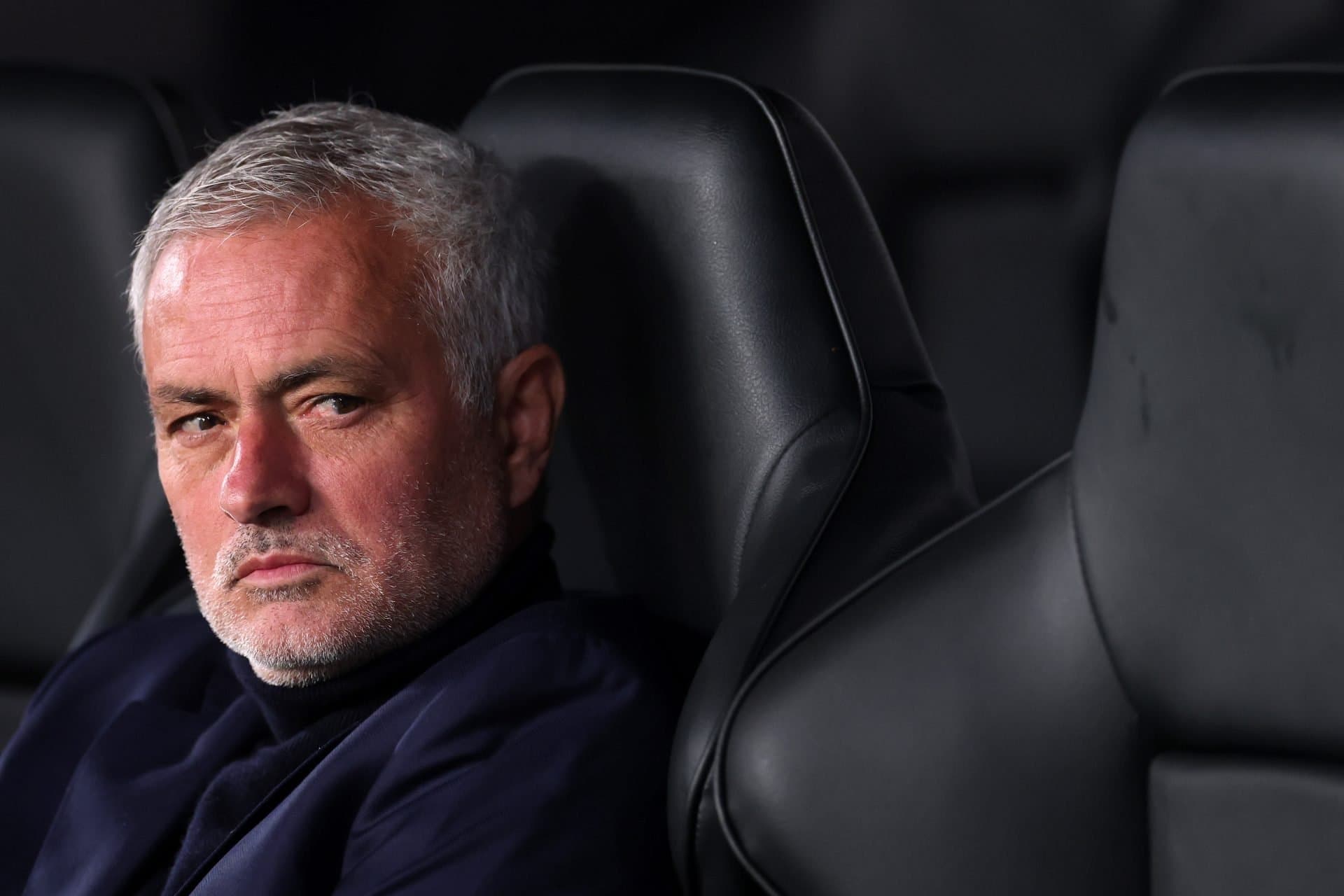 Mourinho has contacted three Real Madrid stars; sees key forward as the leader of the locker room