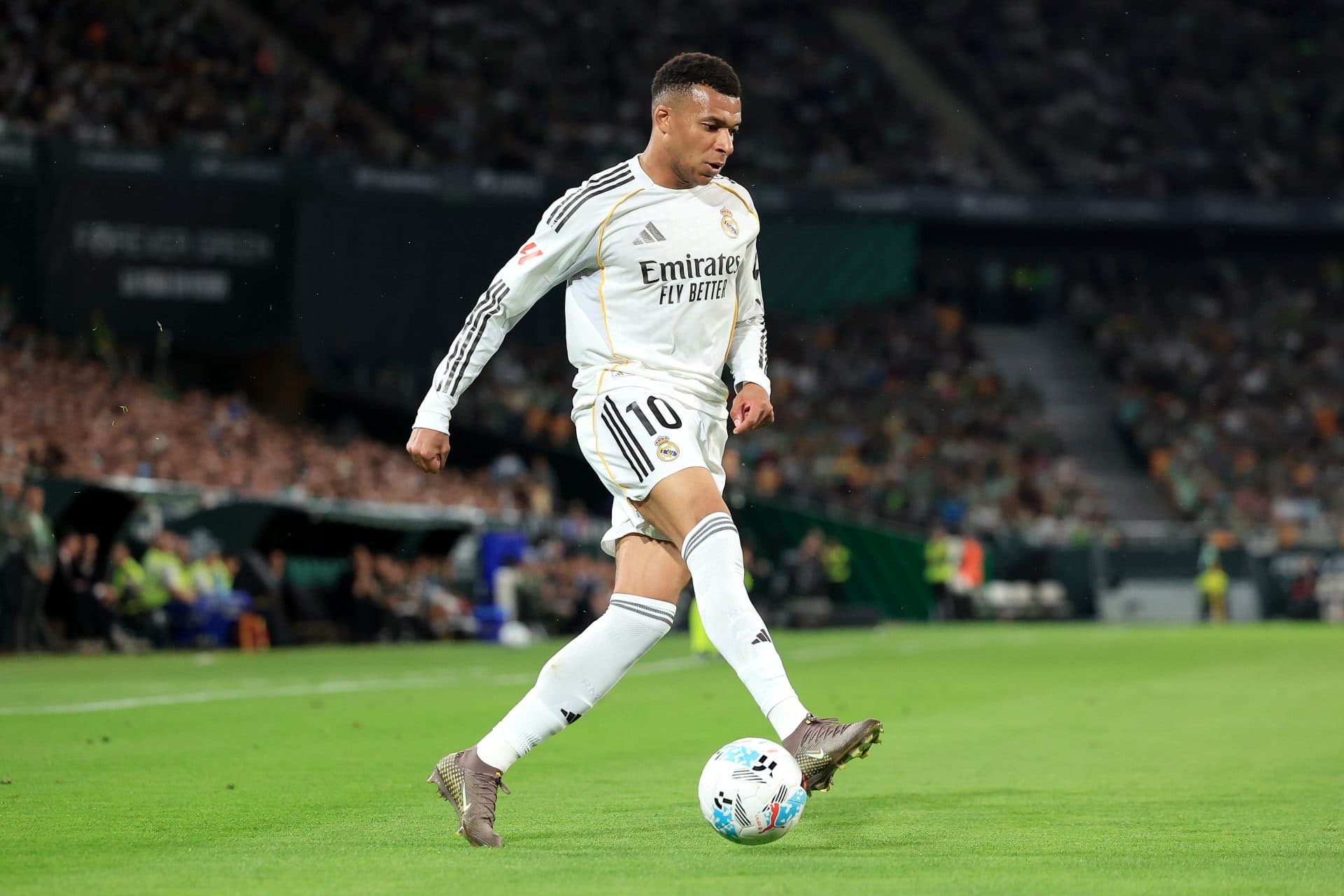 Real Madrid superstar suffers hamstring injury against Real Betis