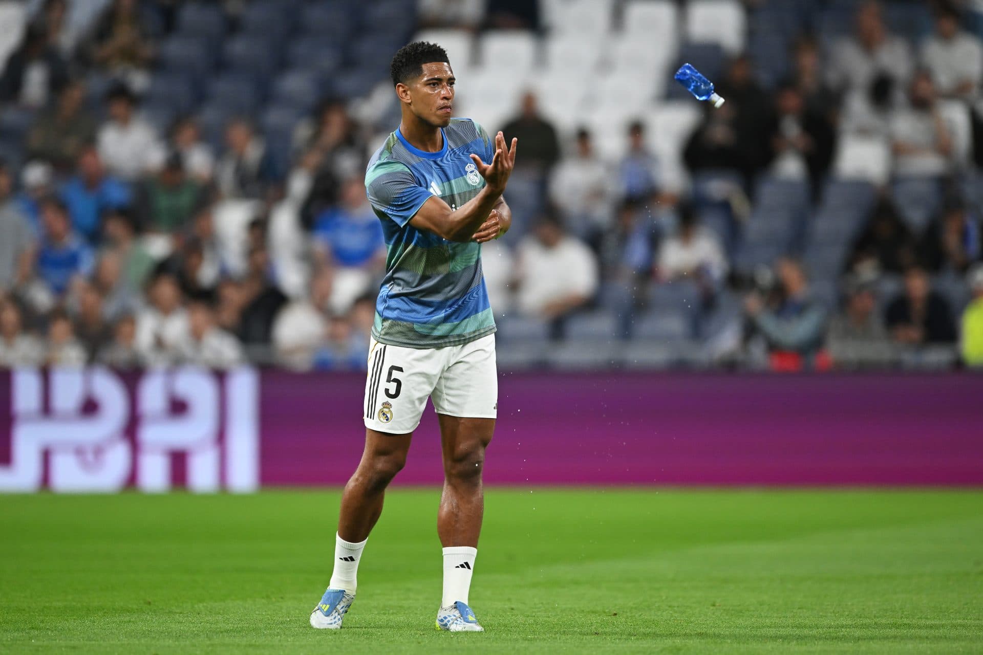 Watch: Real Madrid midfielder’s reaction after Alaves substitution sparks debate