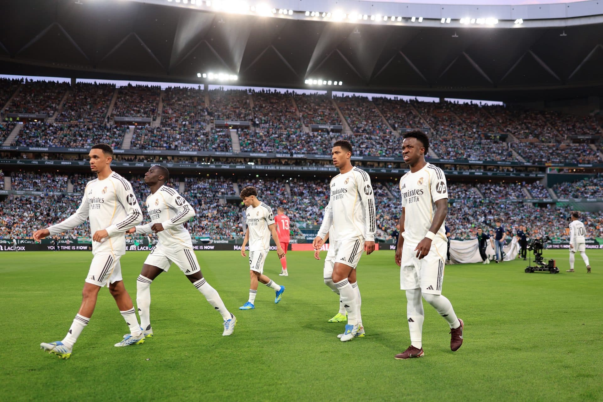 Watch: Fans reprimand Real Madrid stars after another frustrating draw