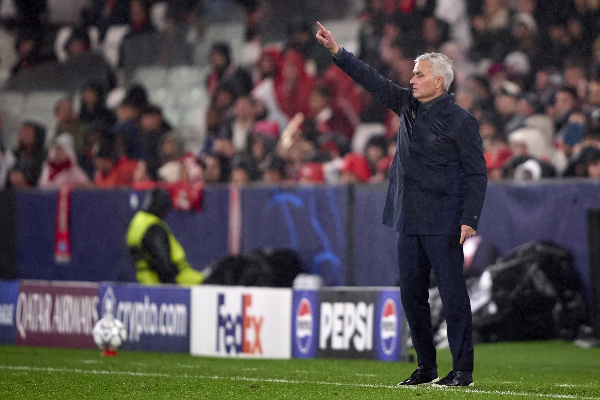 Mourinho to bring three of his current staff members at Benfica to Real Madrid – report