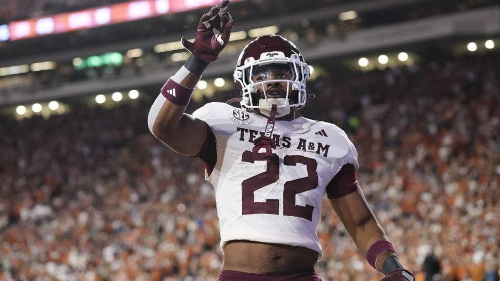 Chiefs Signs Ex-Hall of Famer’s Son E.J. Smith Amid NFL Draft