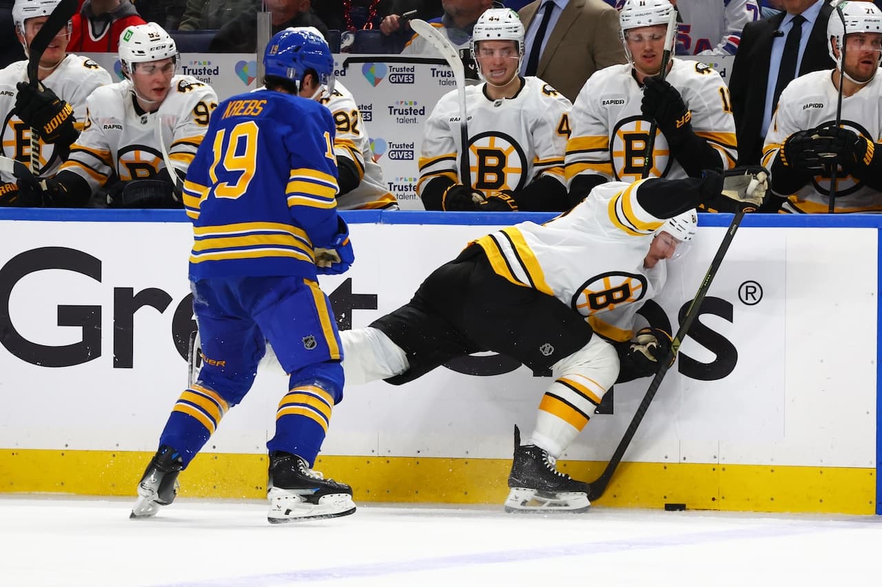 Bruins collapse in third period, fall to Sabres in Game 1