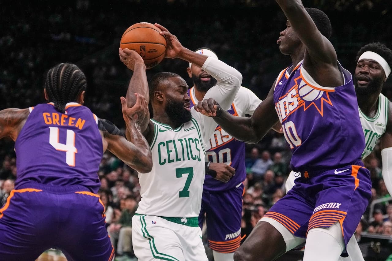 Celtics Dominate Suns in Electric NBA Showdown!