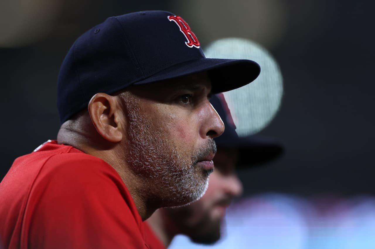 Sean McAdam: Red Sox’ Alex Cora went from first-year winner to survivor; Eventually, though, time ran out for him