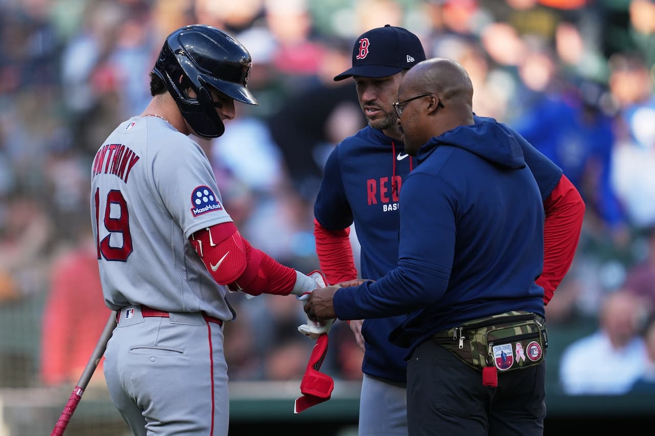 Roman Anthony leaves Red Sox game with ‘right wrist discomfort’ after swing