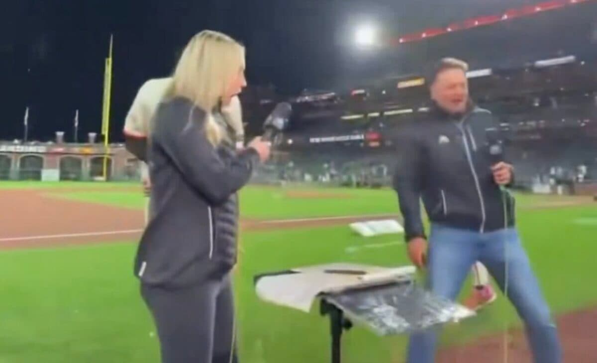 Sideline Reporter’s Laptop Obliterated by Gatorade Bath as She Interviewed San Francisco Giants Player