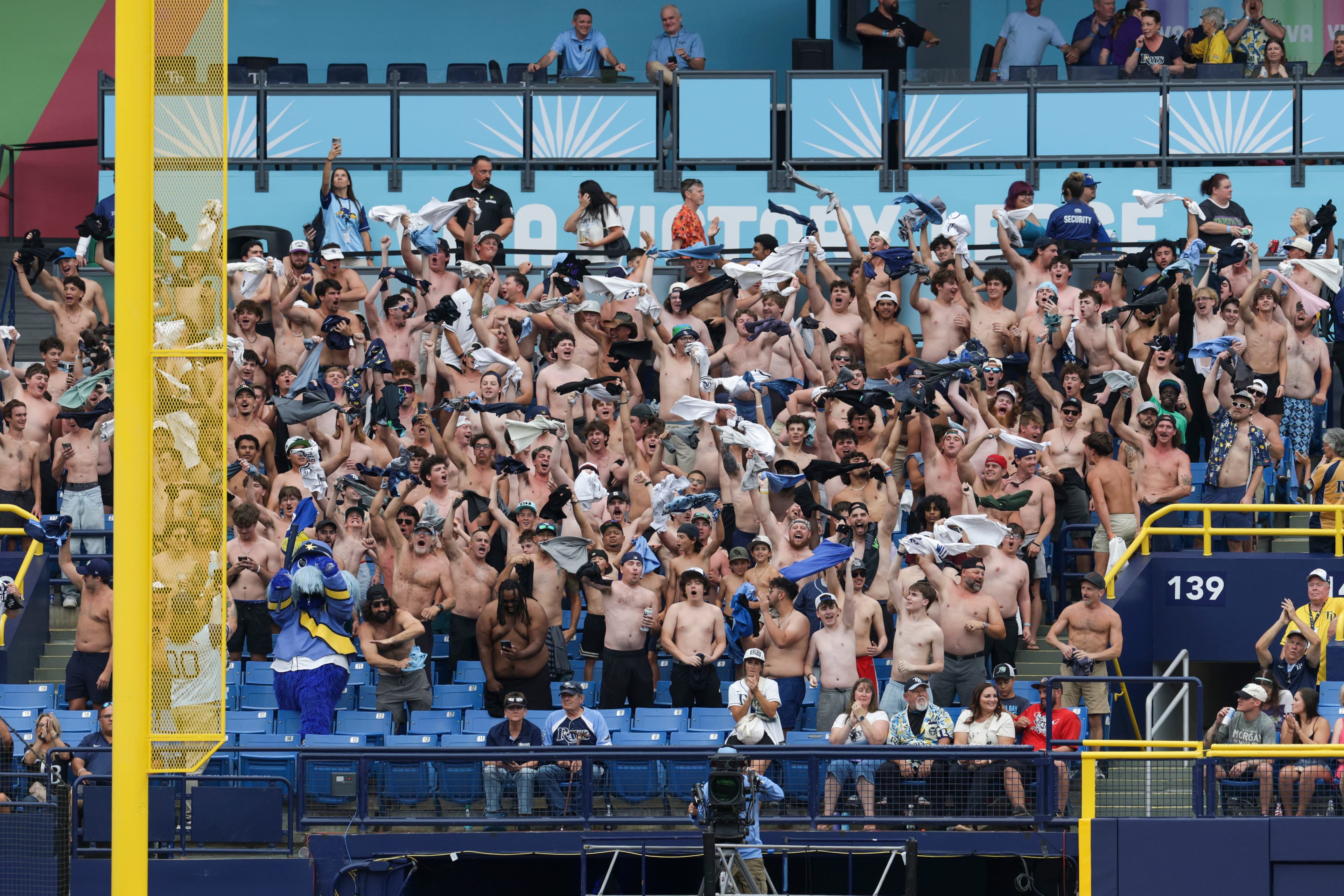 Shirtless 'tarps off' fan phenomenon arrives in Milwaukee