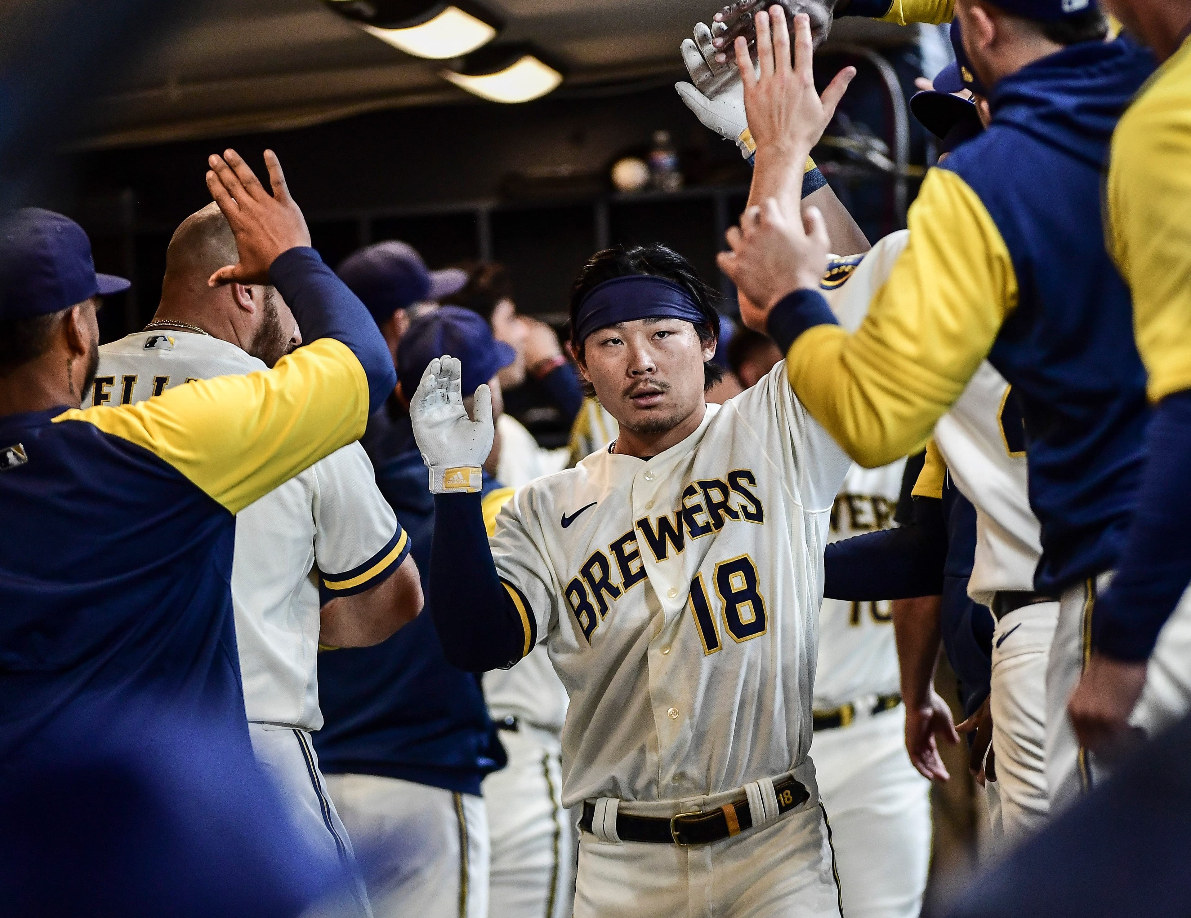 Former Brewers infielder Keston Hiura heads overseas to play in Korea