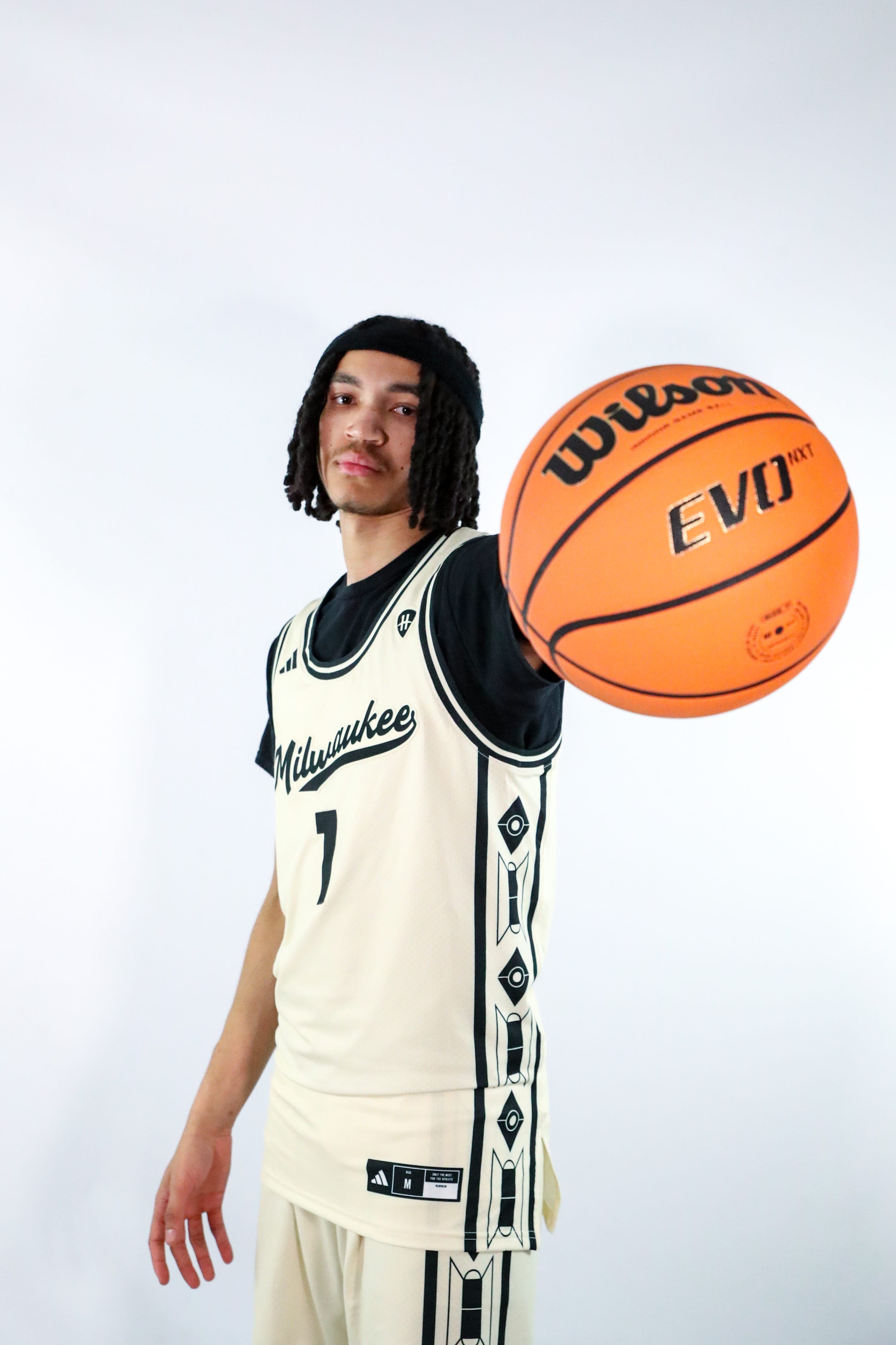 Beloit Memorial star Amare Hereford remains loyal, signs with Milwaukee Panthers