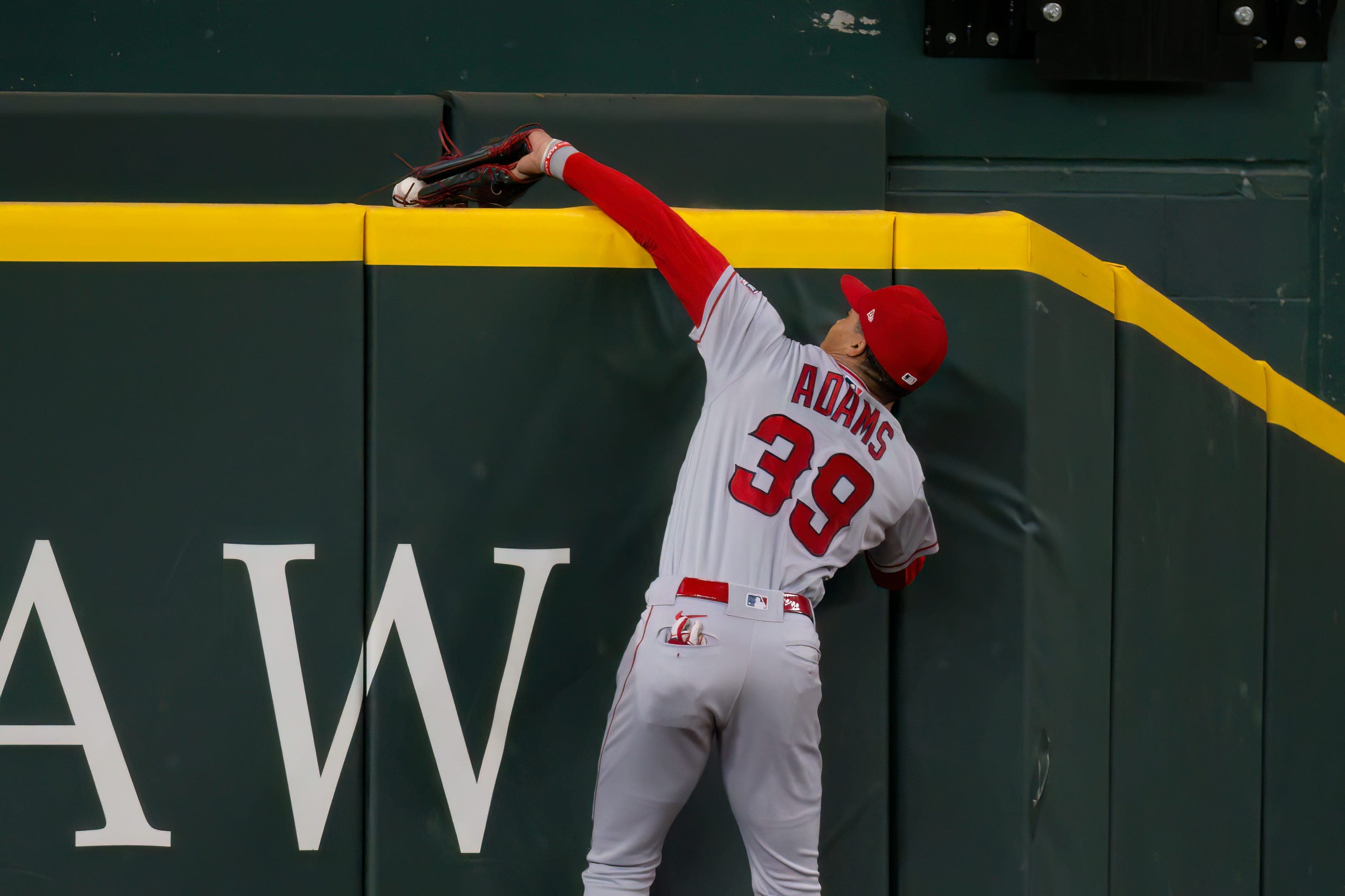 Brewers outfield prospect makes amazing game-saving catch at AAA