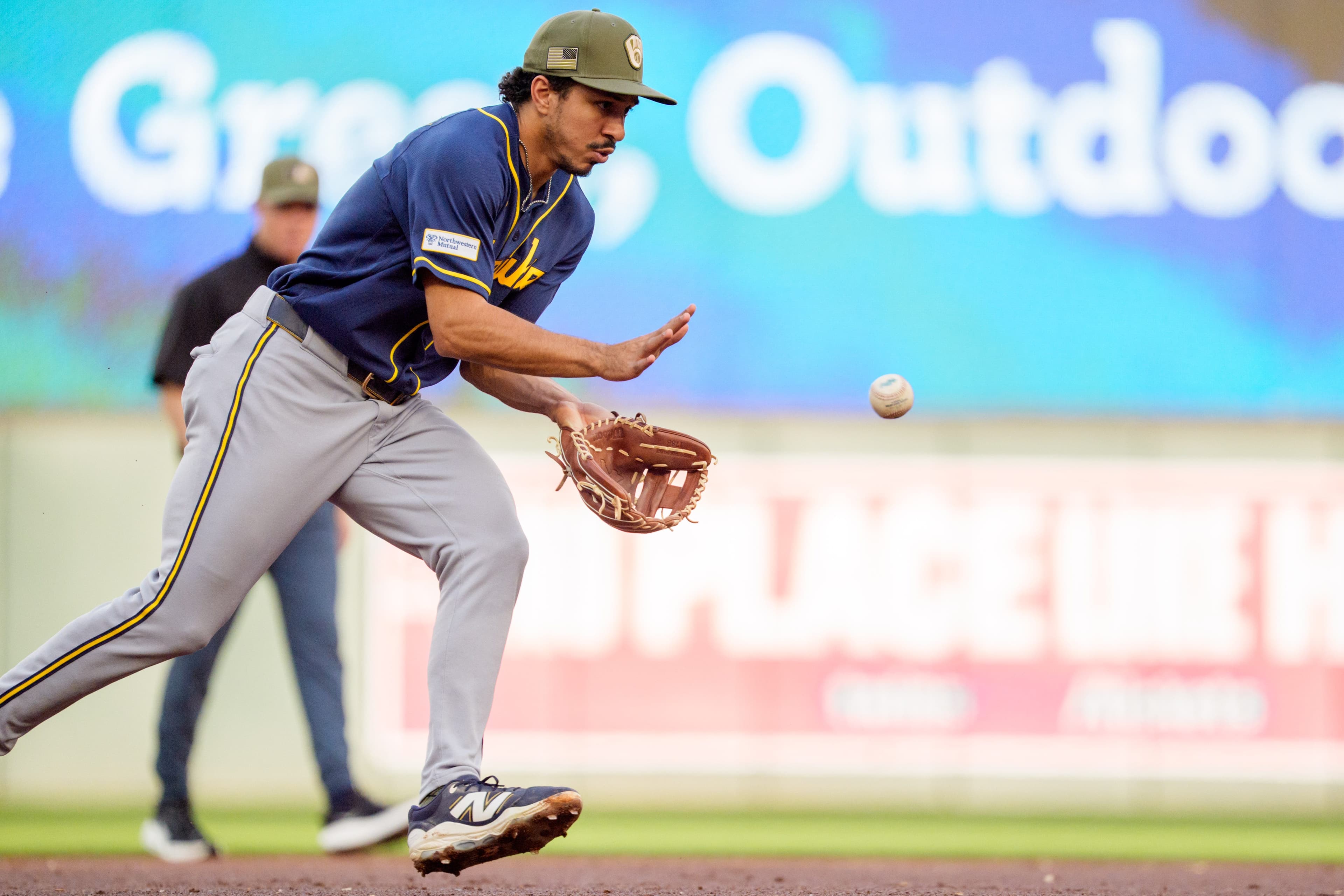 What was going on with the umpire pants in the Brewers game Friday?