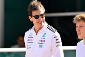 Who Is Actually Winning the High-Stakes Wolff vs. Horner Bidding War for Alpine?