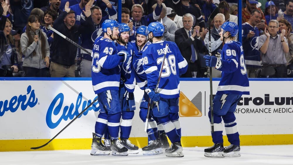 Moser scores in OT as Lightning beat Canadiens 3-2 in Game 2 and tie first-round series