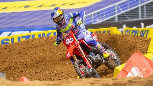 Ken Roczen takes the lead on Lap 2