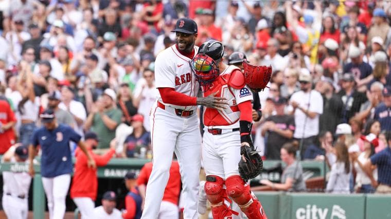 Red Sox Roster Moves Point Toward Club Sticking With Connor Wong