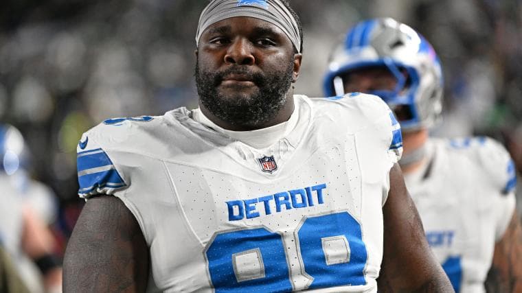 Tom Brady’s Starry Showboots Spark Patriots’ Offense in Electric Performance!