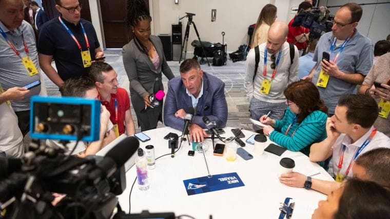 Patriots' Mike Vrabel Played Prank On Fellow AFC Head Coach At NFL Meetings