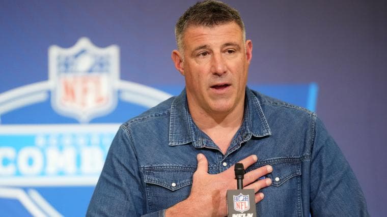 Mike Vrabel Oddly Receives Standing Ovation At Fan Event