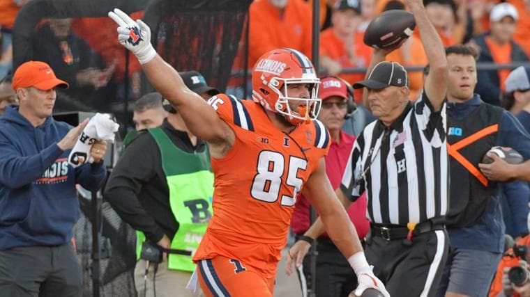 Patriots Sign 6-Foot-4 UDFA Tight End, Illinois Team Captain