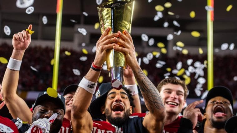 Patriots Land 6-Foot-9 Tackle, 15 TD Receiver In 7-Rd Mock Draft