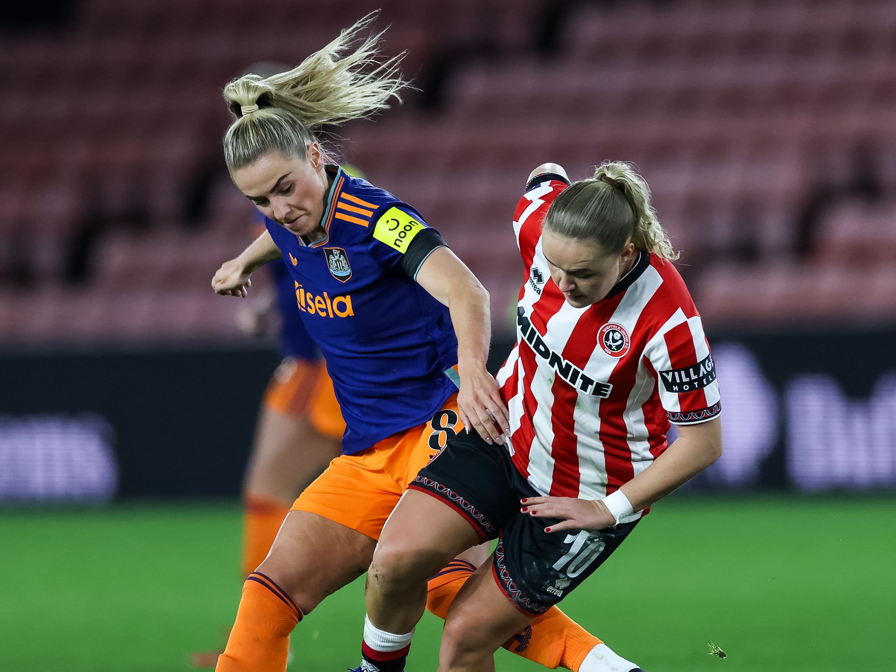 Kelly's magic on stage captivates adoring audiences!