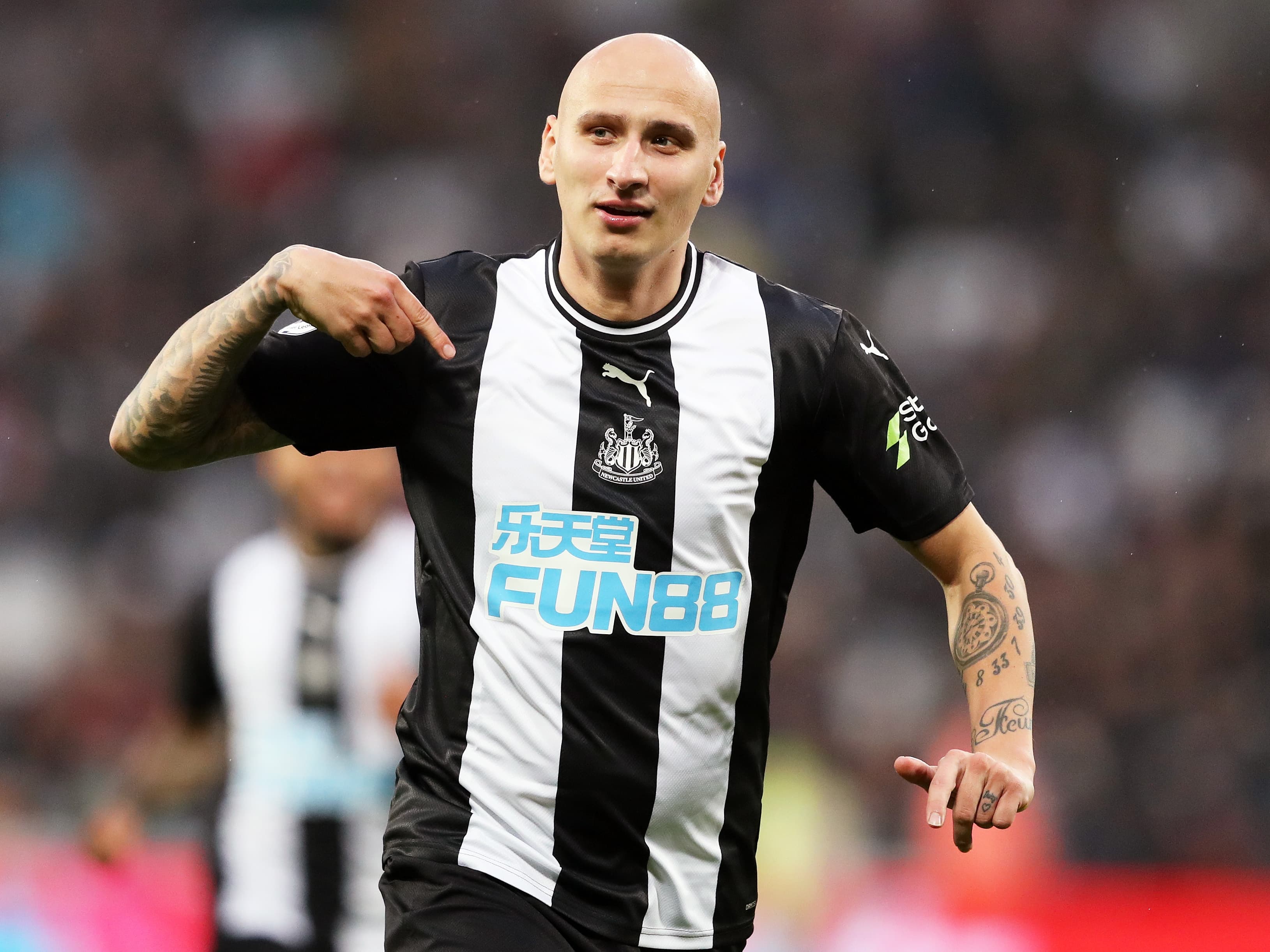 Jonjo Shelvey announces retirement