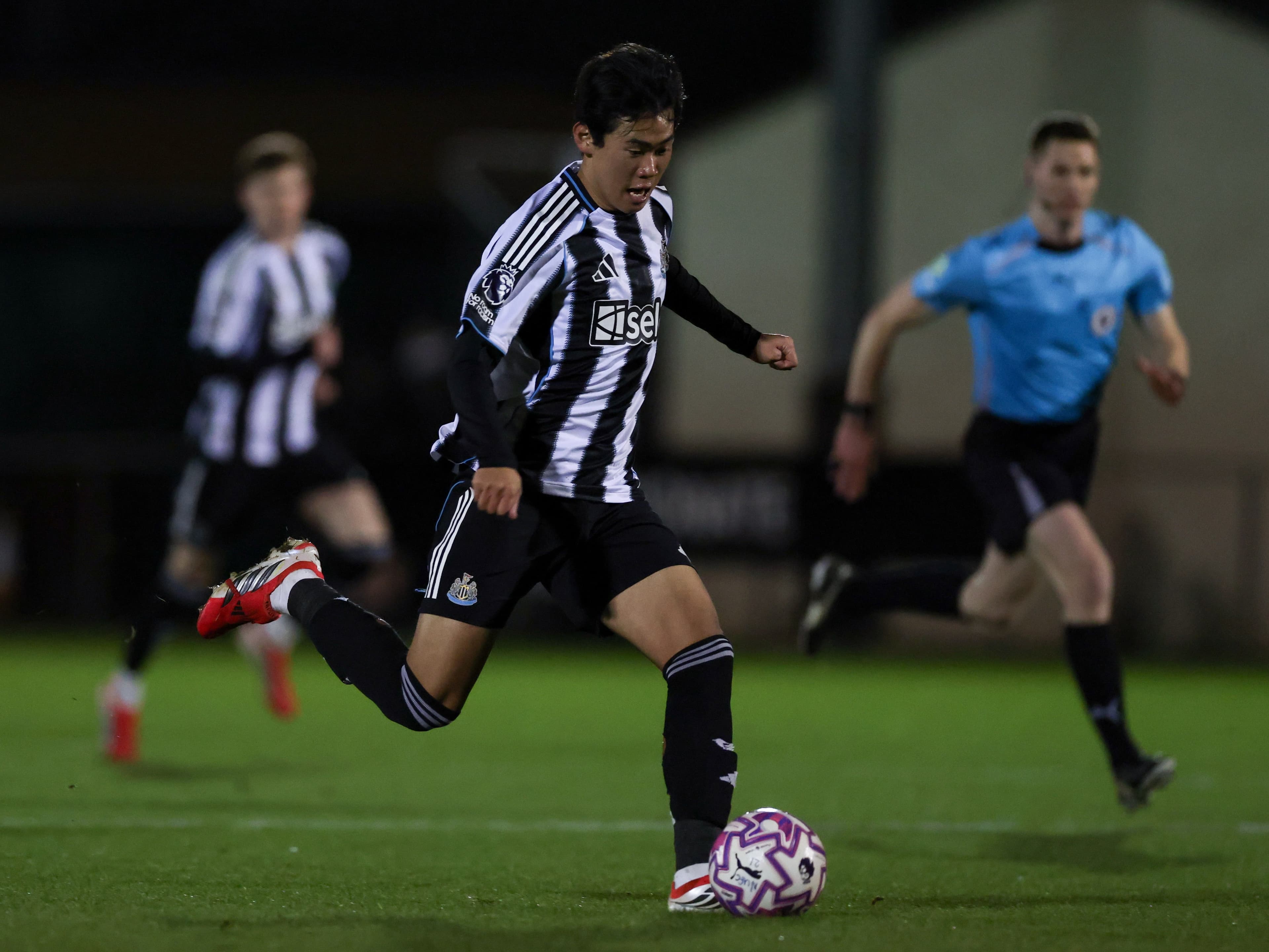 Victory Sparks Cheers as Park Takes Down Blackpool's Thrilling Assault